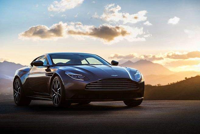 消光黑＋无车顶帅爆！Aston Martin“V12 Speedster”